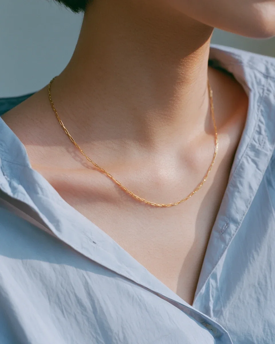 슬림 페이퍼클립 체인 목걸이 착용 사진 1
